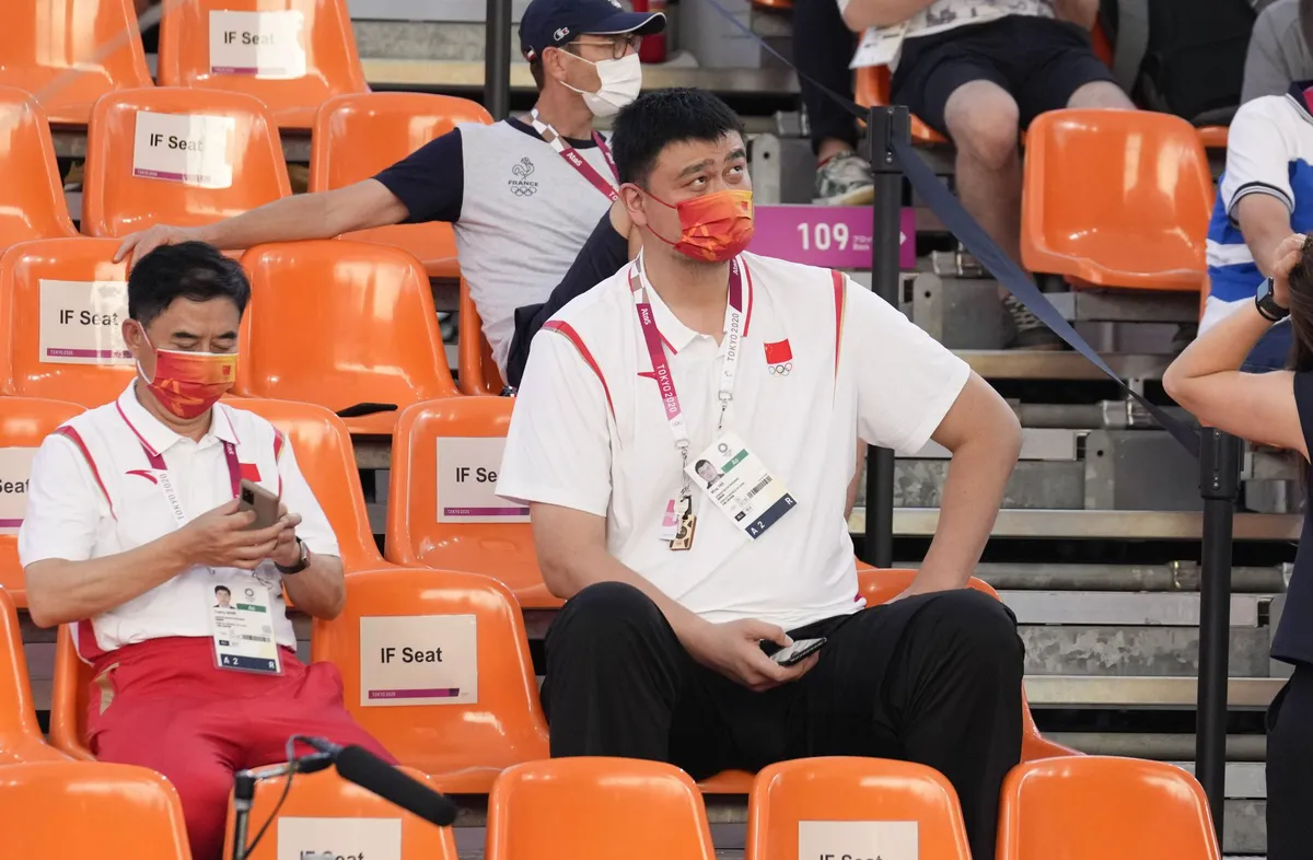 篮球防守训练中如何提高体能和耐力_1